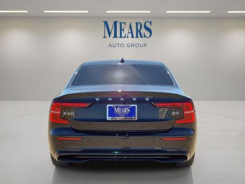 2024 Volvo S60 B5 Core Dark Theme