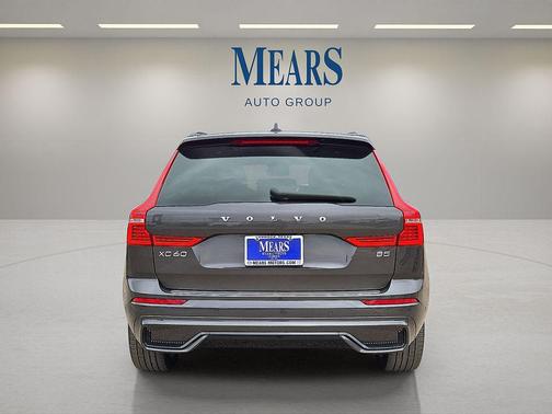 2023 Volvo XC60 B5 Plus Dark Theme