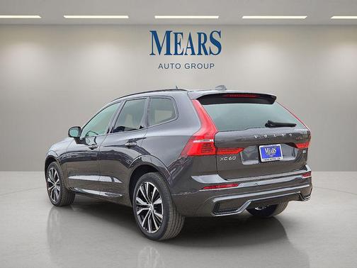 2023 Volvo XC60 B5 Plus Dark Theme