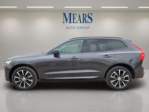 2023 Volvo XC60 B5 Plus Dark Theme
