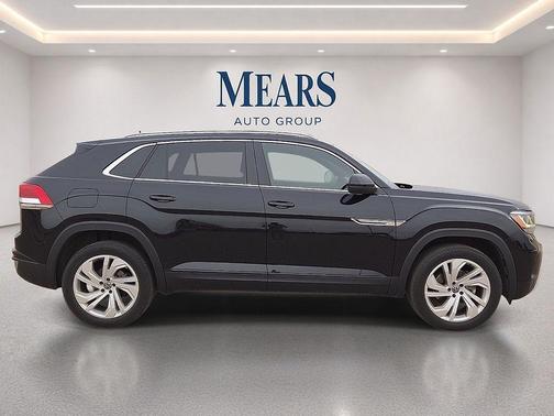Deep Black 2020 Volkswagen Atlas Cross Sport 2.0T SEL