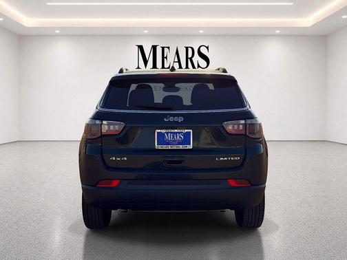 Diamond Black Crystal Pearlcoat 2025 Jeep Compass Limited