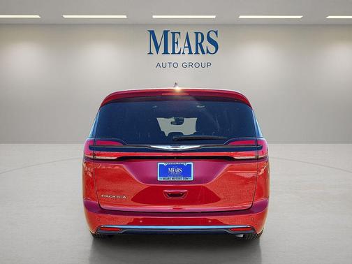 2025 Chrysler Pacifica L