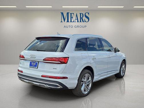 2022 Audi Q7 55 Premium Plus