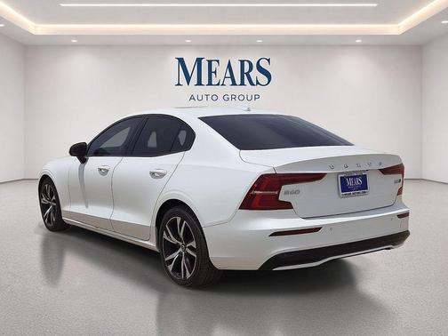 Crystal White Metallic 2023 Volvo S60 B5 Core Dark Theme
