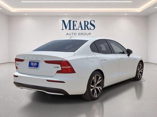 Crystal White Metallic 2023 Volvo S60 B5 Core Dark Theme