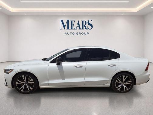 Crystal White Metallic 2023 Volvo S60 B5 Core Dark Theme
