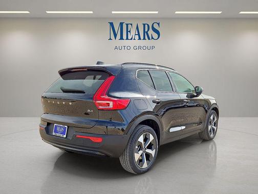 2026 Volvo XC40 B4 Plus
