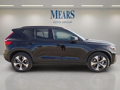 2026 Volvo XC40 B4 Plus