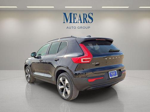 2026 Volvo XC40 B4 Plus