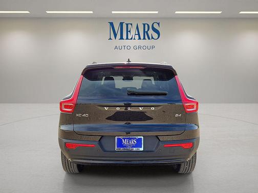 2026 Volvo XC40 B4 Plus