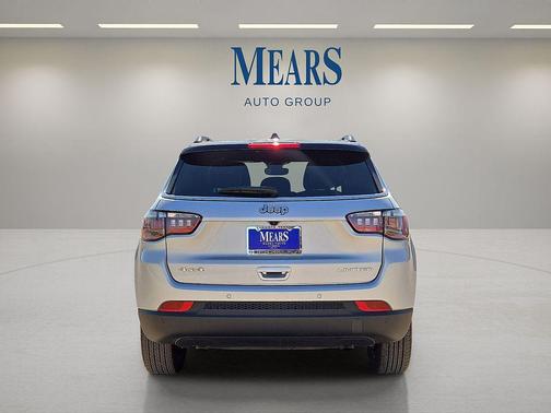 Silver Zynith Metallic Clearcoat 2025 Jeep Compass Limited