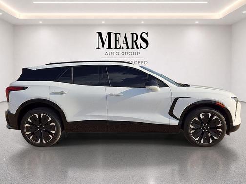 Summit White 2024 Chevrolet Blazer EV eAWD RS