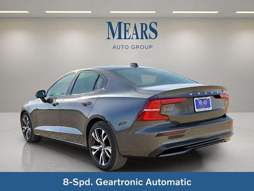 2024 Volvo S60 B5 Core Dark Theme