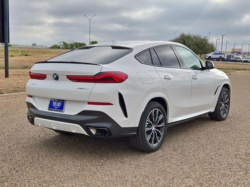 Alpine White 2026 BMW X6 xDrive40i
