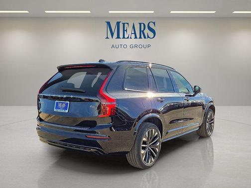Onyx Black Metallic 2026 Volvo XC90 Ultra Dark Theme, B6 AWD Gas (mild hybrid), Gasoline, 7 Seats