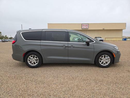 Ceramic Gray Clearcoat 2023 Chrysler Pacifica Touring L