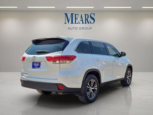 2019 Toyota Highlander LE I4
