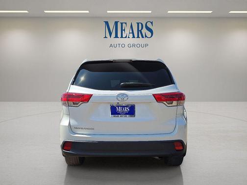 2019 Toyota Highlander LE I4