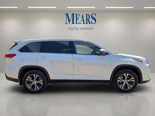2019 Toyota Highlander LE I4