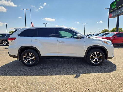 2019 Toyota Highlander LE I4