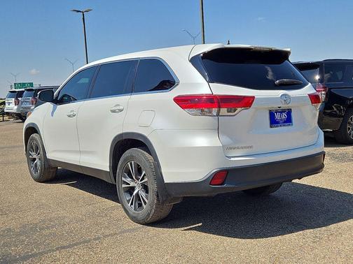 2019 Toyota Highlander LE I4