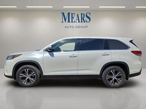 2019 Toyota Highlander LE I4