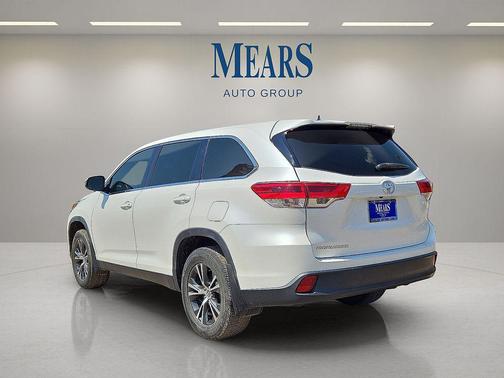 2019 Toyota Highlander LE I4