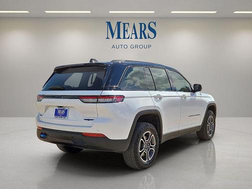 2022 Jeep Grand Cherokee 4xe Trailhawk
