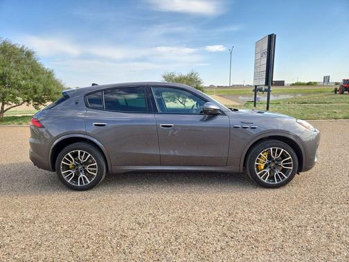 Gray 2023 Maserati Grecale Modena