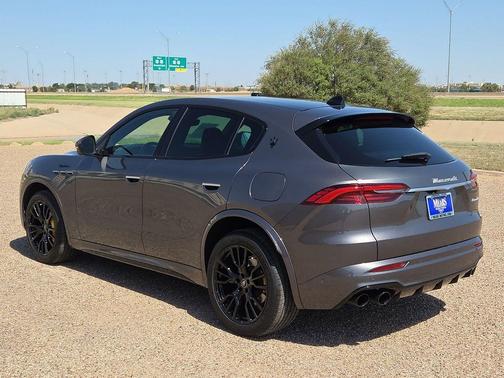 Gray 2023 Maserati Grecale Modena
