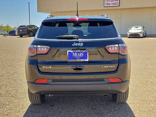 Diamond Black Crystal Pearlcoat 2025 Jeep Compass Limited