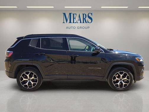 Diamond Black Crystal Pearlcoat 2025 Jeep Compass Limited