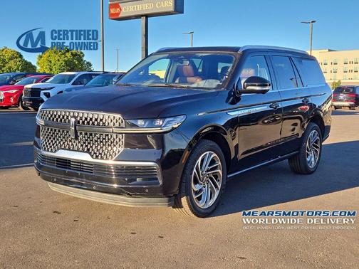 Infinite Black Metallic Clearcoat 2025 Lincoln Navigator Reserve