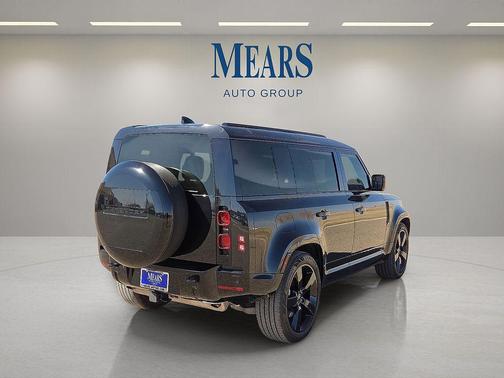 2024 Land Rover Defender 110 P400 X-Dynamic SE