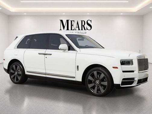 Arctic White 2022 Rolls-Royce Cullinan