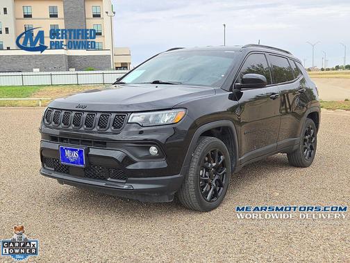 Diamond Black Crystal Pearlcoat 2023 Jeep Compass Latitude