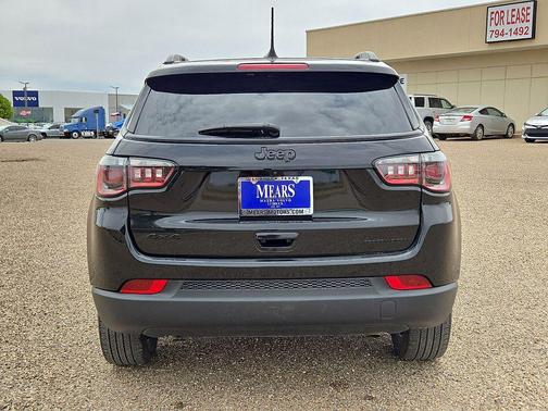 Diamond Black Crystal Pearlcoat 2023 Jeep Compass Latitude