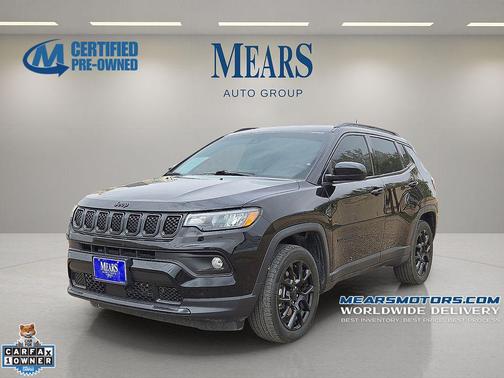 Diamond Black Crystal Pearlcoat 2023 Jeep Compass Latitude