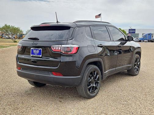 Diamond Black Crystal Pearlcoat 2023 Jeep Compass Latitude