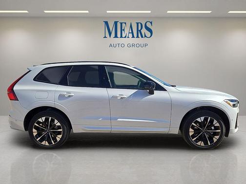 Crystal White Metallic 2026 Volvo XC60 B5 Plus