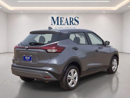 Gun Metallic 2024 Nissan Kicks S