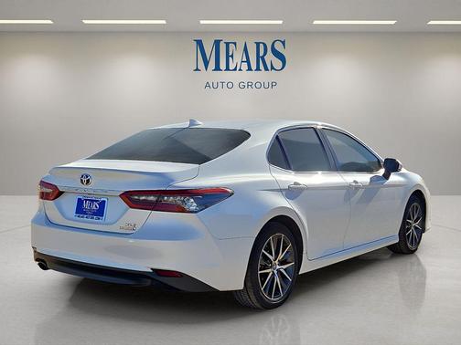 2023 Toyota Camry Hybrid XLE