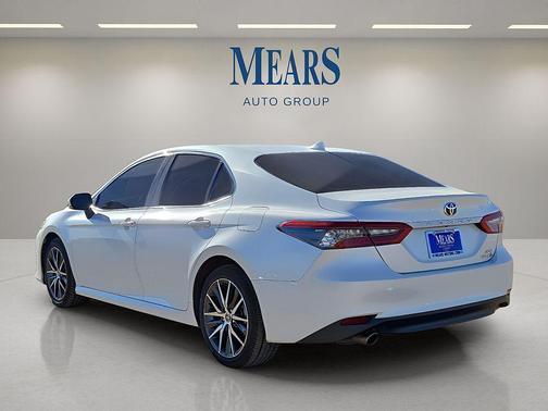 2023 Toyota Camry Hybrid XLE