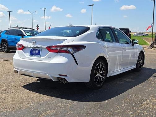 2022 Toyota Camry SE