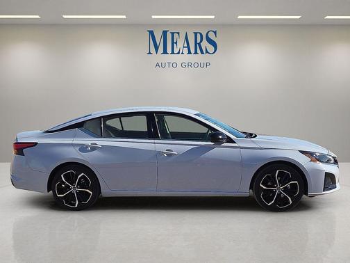 2024 Nissan Altima SR FWD