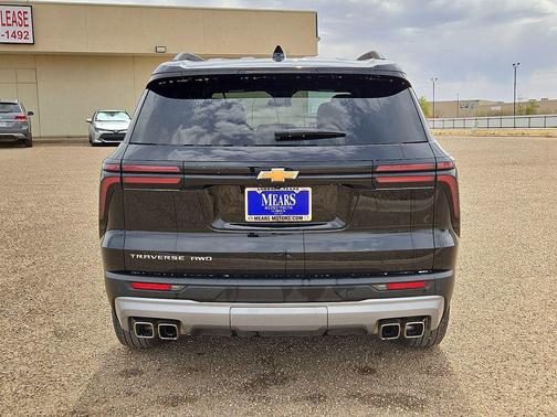 Mosaic Black Metallic 2025 Chevrolet Traverse LT
