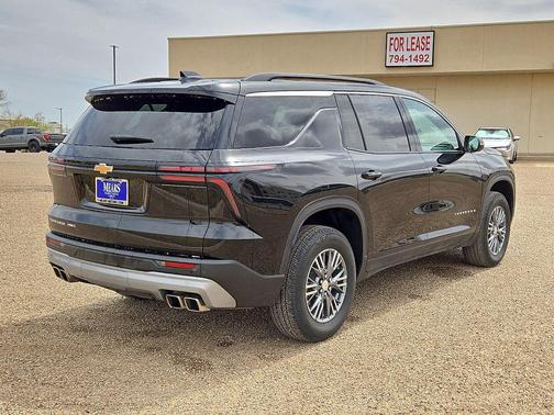 Mosaic Black Metallic 2025 Chevrolet Traverse LT