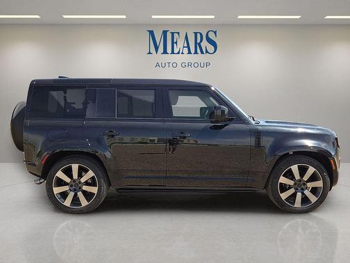 2026 Land Rover Defender 110 V8