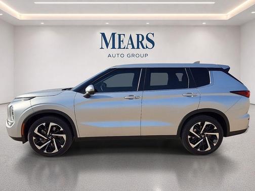 White Diamond 2022 Mitsubishi Outlander SE